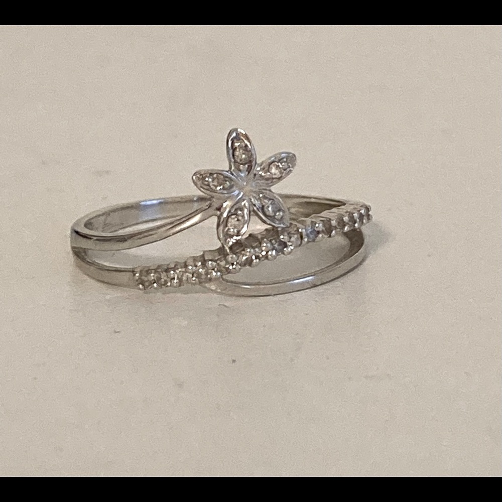 Solid 14k WG Diamond 5 Petal Flower Ring Fresh Fun - Picture 2 of 9